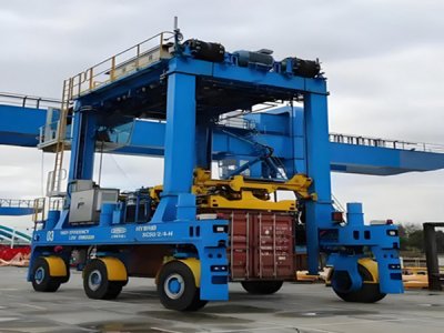 集装箱跨运车按堆码层数和跨箱数