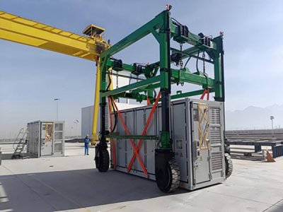 储能箱跨运车的车架与行走系统轻