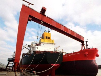 广东造船龙门吊的安全与基础保障