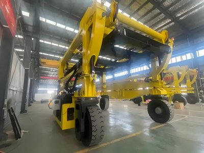 集装箱跨运车门架分段组装流程
